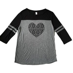 Y2K Raglan Top Women Jr M Aztec Heart Print Black Gray 3/4 Length Sleeves Stripe